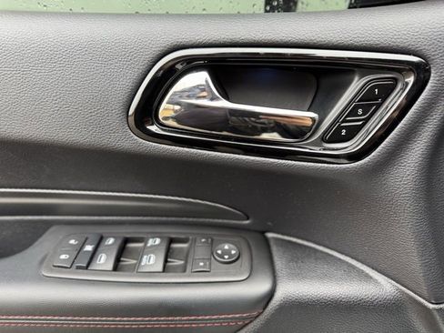 Certified 2025 Dodge Durango GT image 9