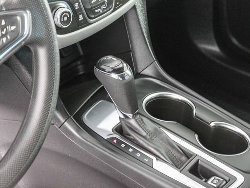 Used 2021 Chevrolet Equinox LS image 19