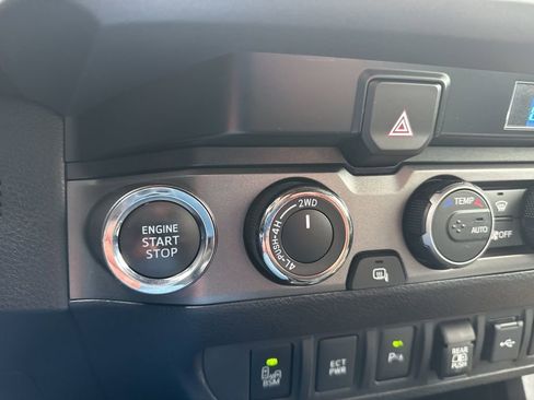 Used 2021 Toyota Tacoma TRD Sport image 23