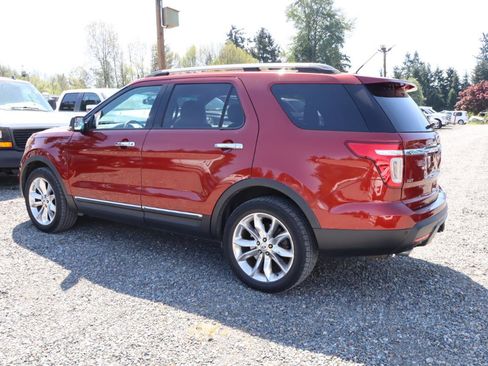 Used 2014 Ford Explorer XLT w/ Equipment Group 202A AWD/4WD image 3