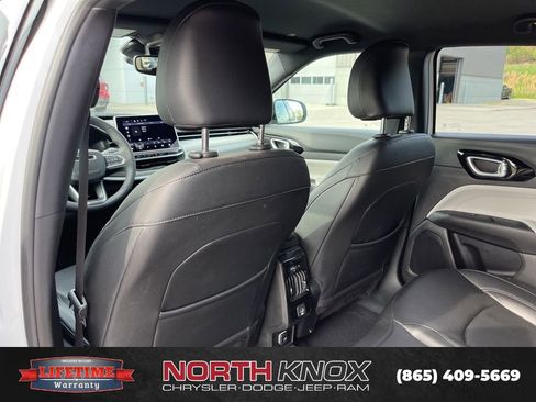Used 2025 Jeep Compass Limited image 8
