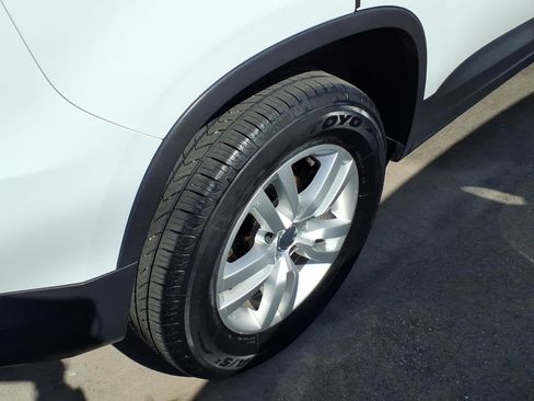 Used 2017 Volkswagen Tiguan S image 26