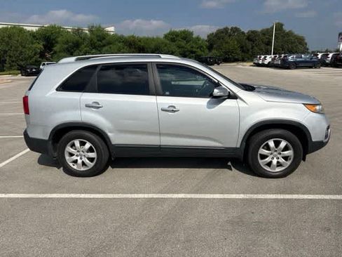 Used 2013 Kia Sorento LX w/ Convenience Pkg FWD image 6