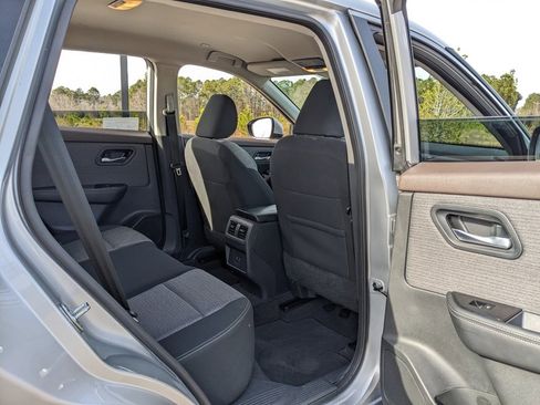 Used 2023 Nissan Rogue SV image 42