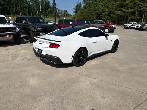 Used 2024 Ford Mustang GT RWD image 11