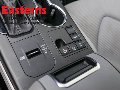 Used 2023 Toyota Highlander L image 19