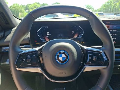 Used 2025 BMW i5 eDrive40i RWD image 24