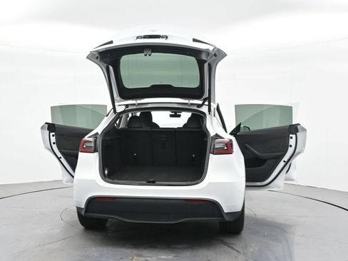 Used 2023 Tesla Model Y Long Range AWD/4WD image 39