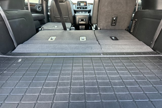 Used 2024 Chevrolet Suburban Premier w/ Advanced Technology Package AWD/4WD image 19