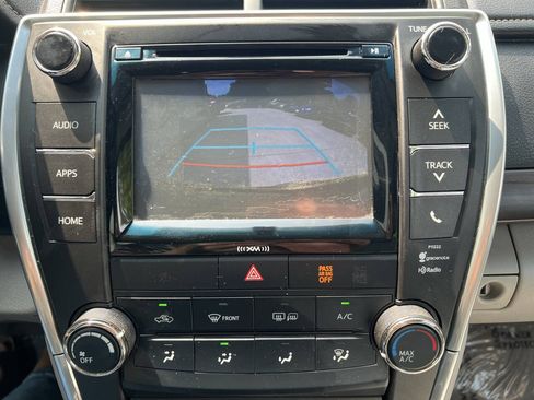 Used 2017 Toyota Camry LE w/ Moonroof Package FWD image 18
