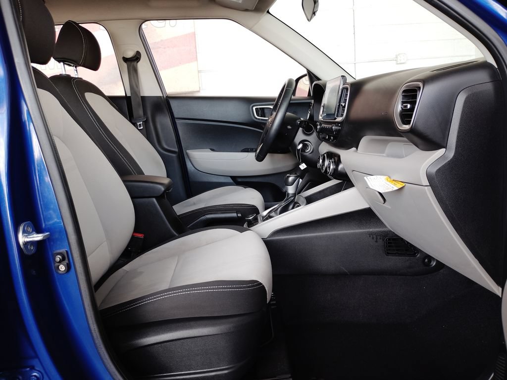 Used 2021 Hyundai Venue SEL FWD image 13