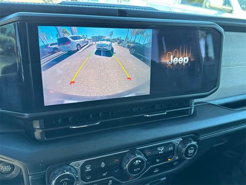 Used 2024 Jeep Wrangler Sahara image 28