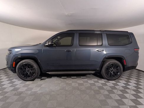 Used 2023 Jeep Wagoneer Series II RWD image 2