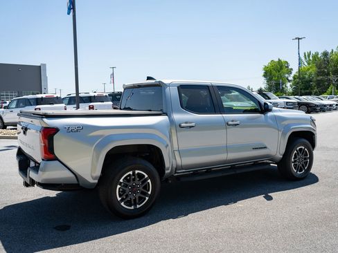 Used 2025 Toyota Tacoma TRD Sport AWD/4WD image 10