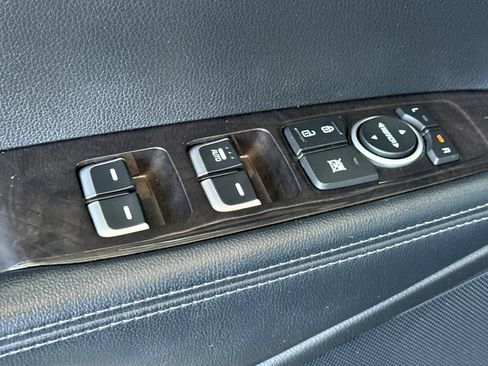 Used 2018 Kia Sorento FWD image 12