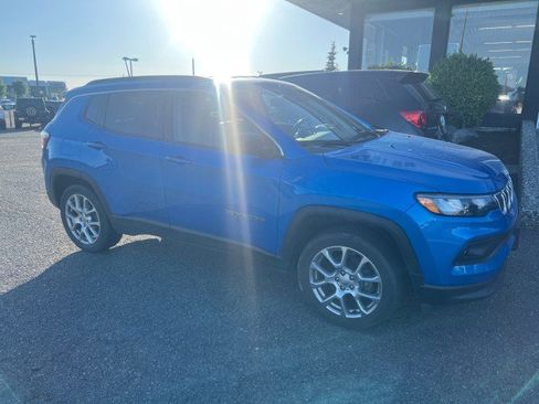 Used 2022 Jeep Compass Latitude AWD/4WD image 2