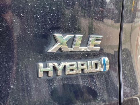 Certified 2022 Toyota RAV4 XLE Premium AWD/4WD image 33