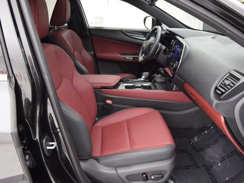 Used 2025 Lexus NX 250 FWD image 17