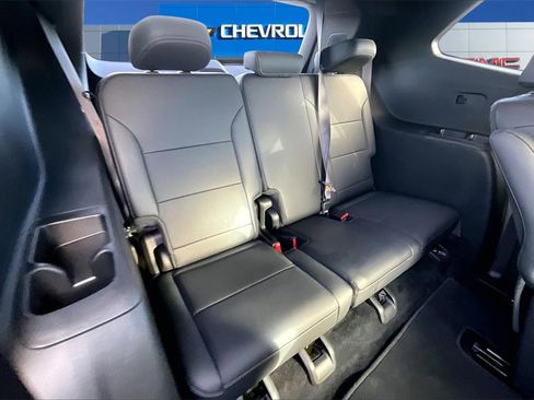 Used 2025 Buick Enclave Preferred image 26