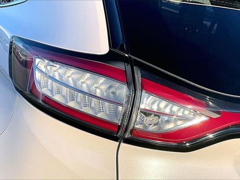 Used 2017 Ford Edge SEL w/ Equipment Group 201A image 28