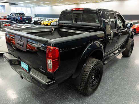 Used 2020 Nissan Frontier SV w/ Midnight Edition Floor Mats RWD image 6