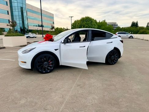 Used 2022 Tesla Model Y Performance AWD/4WD image 42