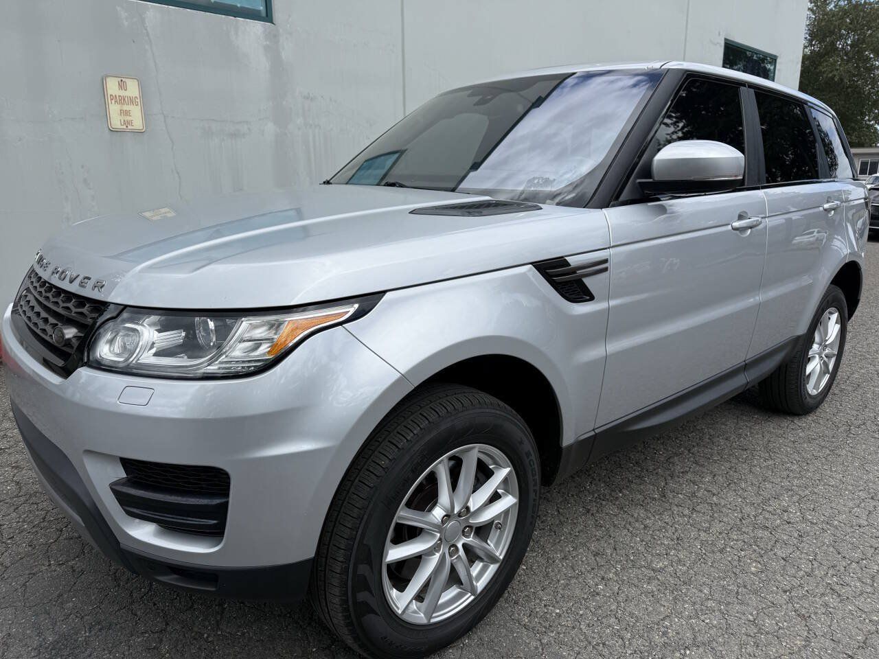 Used 2016 Land Rover Range Rover Sport SE AWD/4WD image 1