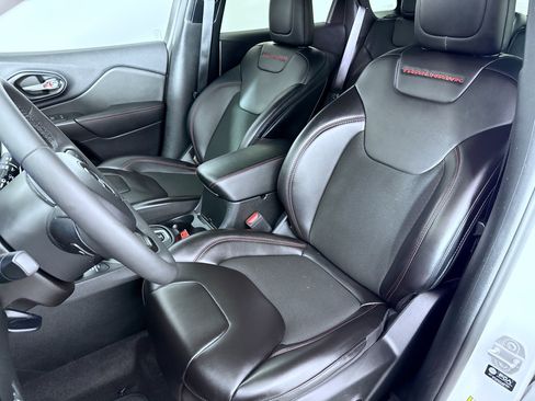 Used 2022 Jeep Cherokee Trailhawk AWD/4WD image 21