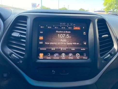 Used 2018 Jeep Cherokee Overland AWD/4WD image 32