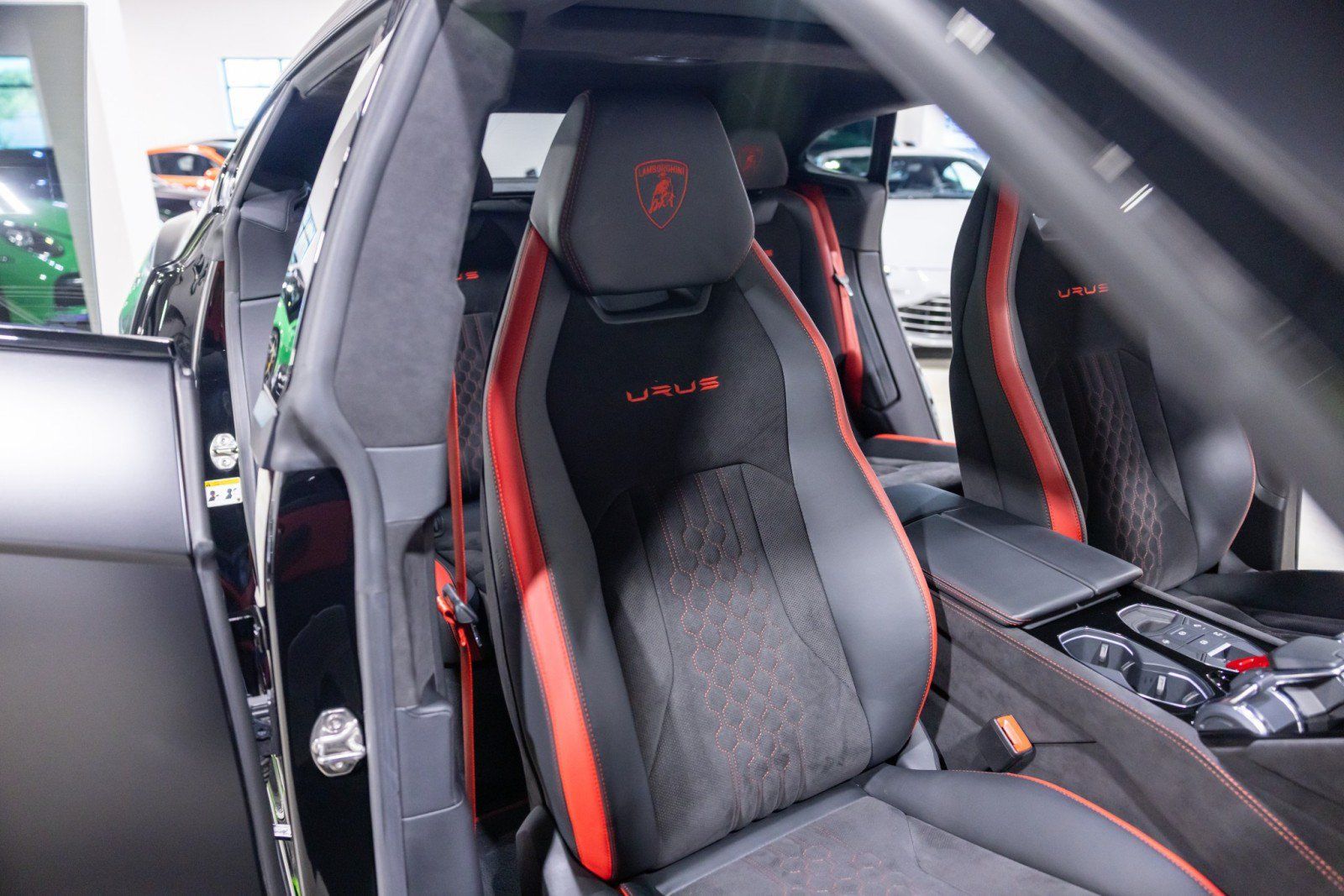 Used 2024 Lamborghini Urus S AWD/4WD image 31