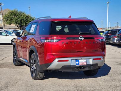 New 2025 Nissan Pathfinder Platinum w/ Black Appearance Package