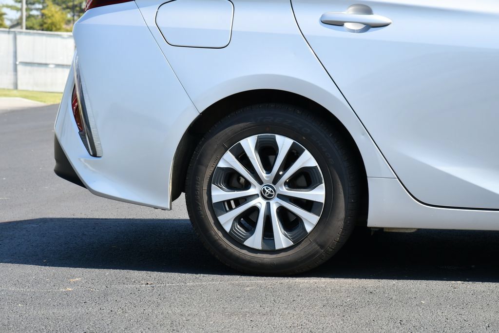Used 2021 Toyota Prius Prime XLE FWD image 10