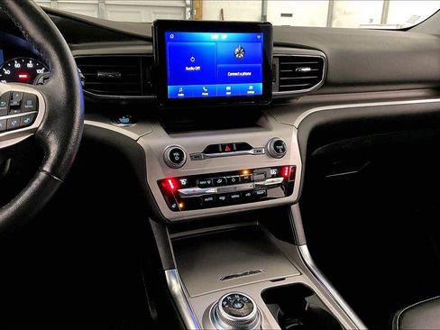 Certified 2021 Ford Explorer XLT w/ Equipment Group 202A image 6