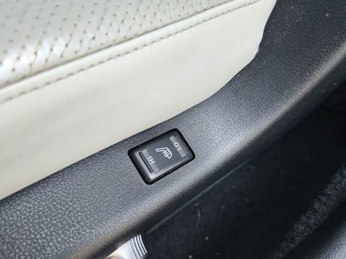 Used 2010 Nissan GT-R Premium image 17