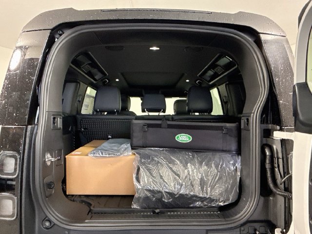New 2026 Land Rover Defender 110 X-Dynamic SE AWD/4WD image 28
