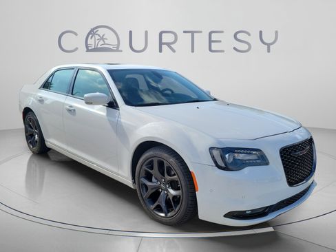 Used 2023 Chrysler 300 S RWD image 4