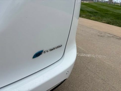 Used 2023 Chrysler Pacifica Touring-L FWD image 11