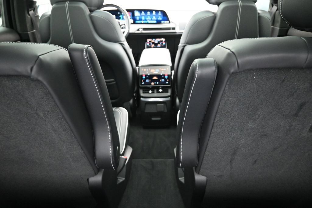 Used 2026 Cadillac Vistiq Platinum w/ LPO, Floor Liner Package AWD/4WD image 28