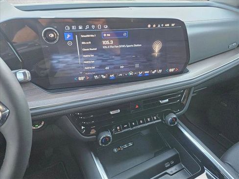 Certified 2025 Chevrolet Suburban High Country image 17