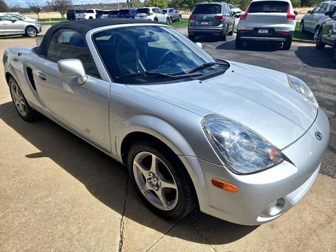Used 2003 Toyota MR2 image 6