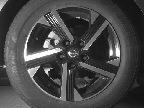 Used 2024 Nissan Sentra SV FWD image 15