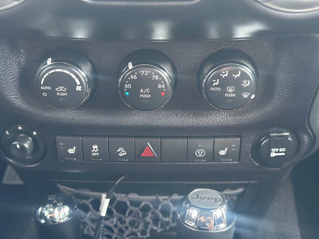 Used 2017 Jeep Wrangler Unlimited Sahara w/ Connectivity Group AWD/4WD image 19