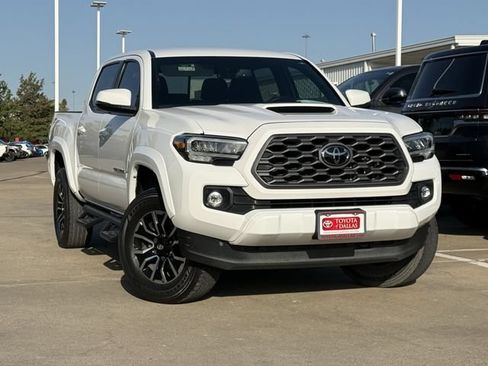 Used 2023 Toyota Tacoma TRD Sport w/ Technology Package RWD image 2