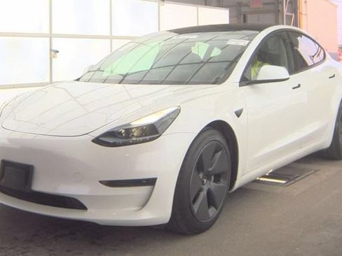 Used 2021 Tesla Model 3 Standard Range RWD image 1