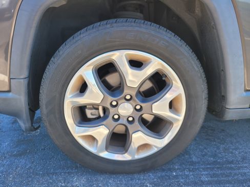 Used 2018 Jeep Compass Limited w/ Navigation Group image 8