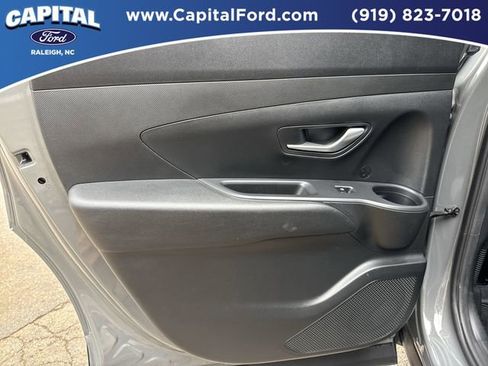 Used 2022 Hyundai Santa Cruz SEL Premium image 16