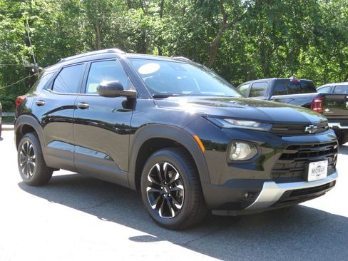 Used 2022 Chevrolet TrailBlazer LT w/ LPO, Blackout Package AWD/4WD image 3