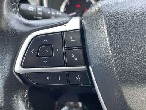 Used 2023 Toyota Highlander XLE image 32