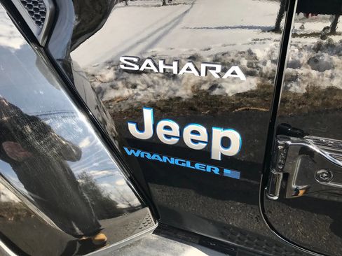 Used 2023 Jeep Wrangler Unlimited Sahara w/ Cold Weather Group image 41