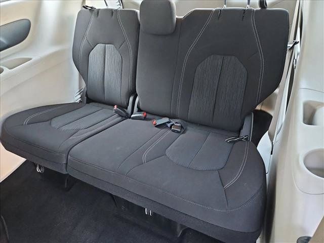 Used 2023 Chrysler Voyager LX FWD image 18